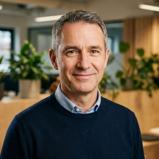 James Mitchell, identificado como Diretor Executivo da Firmavança, em imagem de perfil